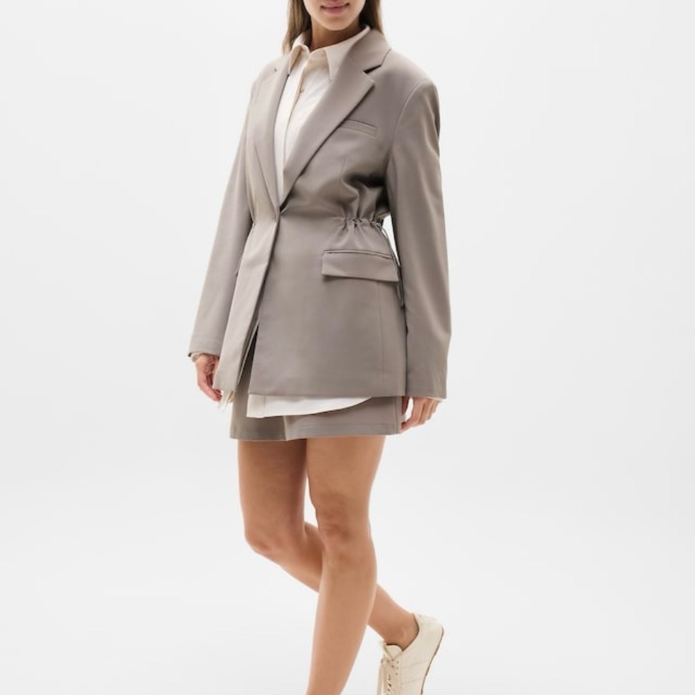 Athleta MVP Blazer . suitable for both work and casual outings. versatile design - Picture 2 of 16